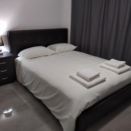 Ferienwohnung Cozy Place In The Heart Of Harbor Paphos Exterior foto