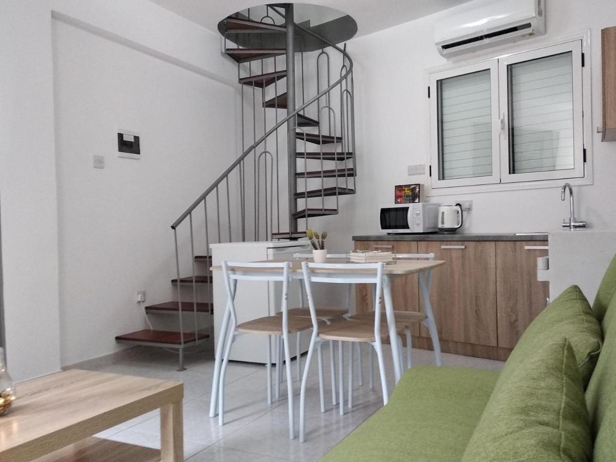 Ferienwohnung Cozy Place In The Heart Of Harbor Paphos Exterior foto